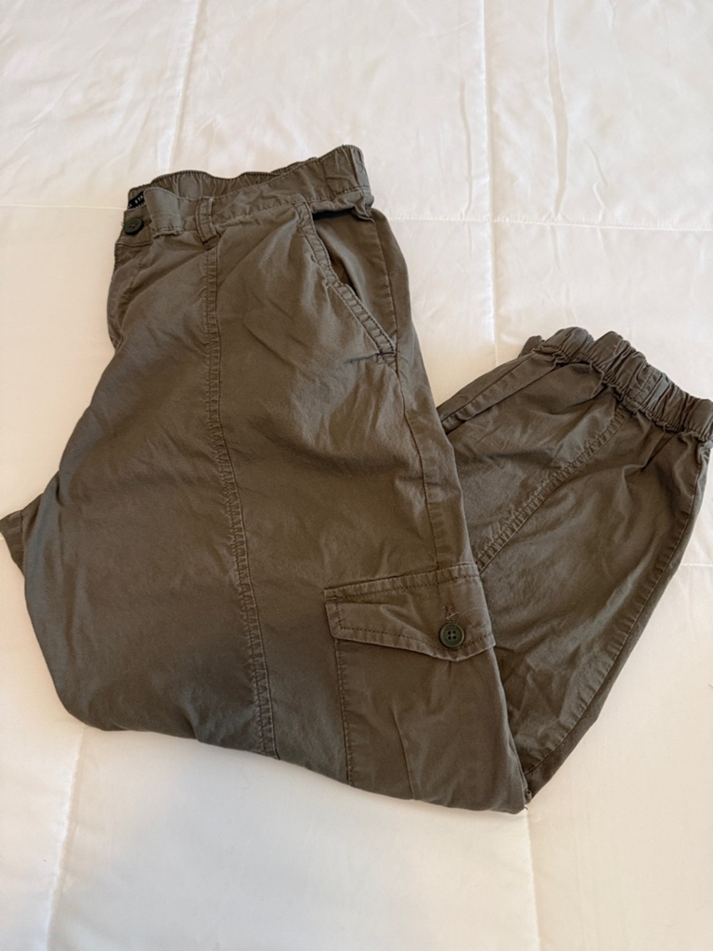 Women’s Olive Cropped Cargo Pants with Elastic Ankles